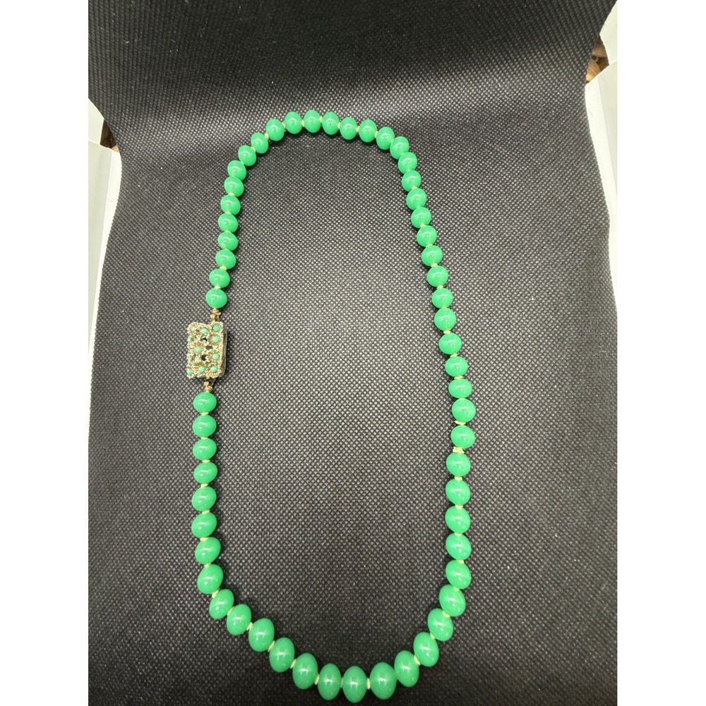 Vintage Japan Apple Green Glass Knotted Bead Necklace Ornate Floral Box Clasp